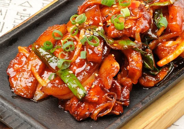 おいも豚肩ロースと野菜の甘辛炒め